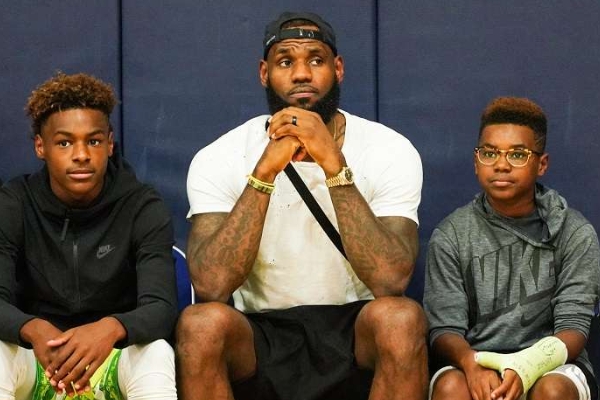 詹姆斯有幾個(gè)兒子？